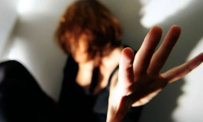 Θρίλερ στο Αιγάλεω: Αυτός είναι ο «δράκος» που επιτίθεται σε ανήλικες και κυκλοφορεί ελεύθερος (βίντεο)